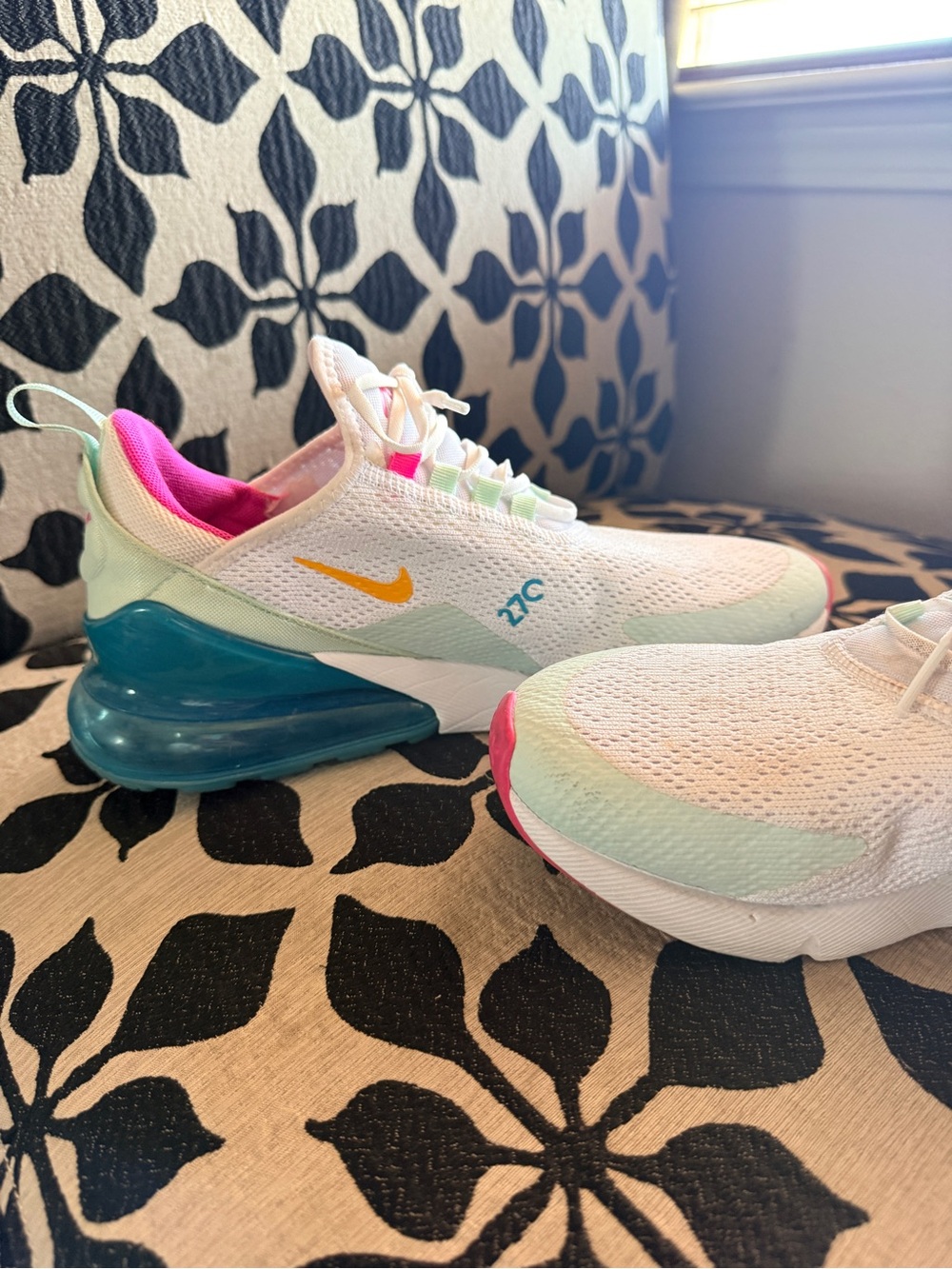 Nike Air Max 270 White Mint Yellow Pink Accents - Picture 3 of 5